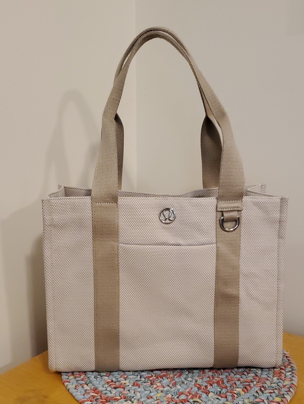 Lululemon Two-Tone Canvas Tote Bag 10L in Like New Condition ... Mojave Tan - Picture 2 of 13